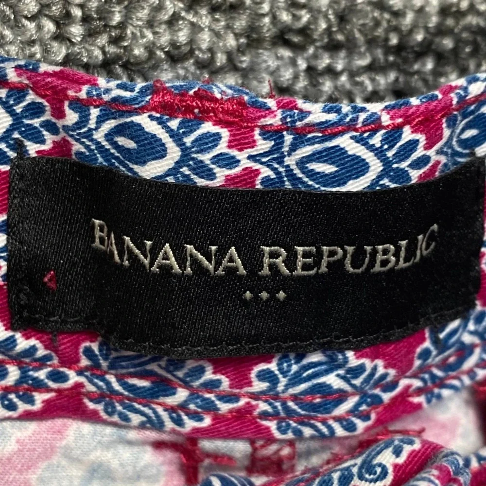 Banana Republic Hampton Fit Chino Shorts Womens 14 Pink Blue Medallion Casual